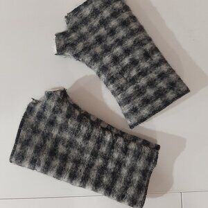 Beautiful Wool fingerless gloves made in Italy